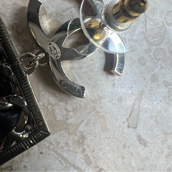 Chanel number 5 pendant earrings (2023) - Picture 5 of 8